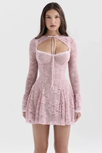 Alice – idealnie różowa mini sukienka z koronki