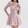 Alice – idealnie różowa mini sukienka z koronki Alice – idealnie różowa mini sukienka z koronki