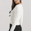 Beaubella – kardigan w kolorze kości słoniowej z miękkiego moheru z ozdobami Beaubella – kardigan w kolorze kości słoniowej z miękkiego moheru z ozdobami