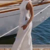 Biała bawełniana bluzka z koronką broderie anglaise i dekoltem w łódkę „Valencia” Biała bawełniana bluzka z koronką broderie anglaise i dekoltem w łódkę „Valencia”