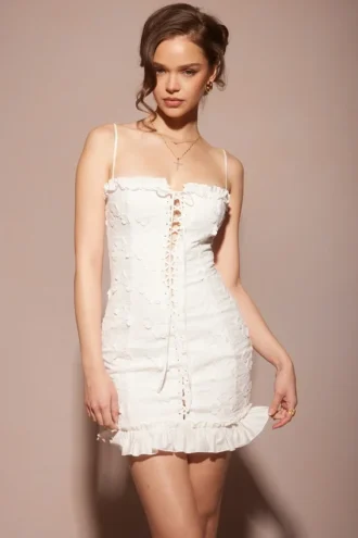 Biała bawełniana mini sukienka Marlene z haftem angielskim Biała bawełniana mini sukienka Marlene z haftem angielskim