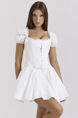 Biała bawełniana sukienka mini z odpinanym gorsetem „Lili” Biała bawełniana sukienka mini z odpinanym gorsetem „Lili”