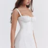 Biała mini sukienka gorsetowa Carlotta Biała mini sukienka gorsetowa Carlotta