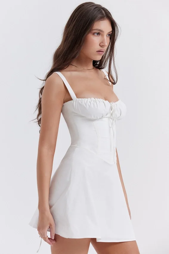 Biała mini sukienka gorsetowa Carlotta Biała mini sukienka gorsetowa Carlotta