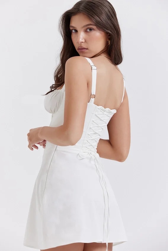 Biała mini sukienka gorsetowa Carlotta Biała mini sukienka gorsetowa Carlotta