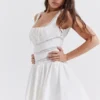 Biała mini sukienka Tiffani z koronkową lamówką Biała mini sukienka Tiffani z koronkową lamówką