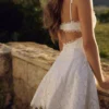 Biała sukienka mini Isla z koronką broderie anglaise Biała sukienka mini Isla z koronką broderie anglaise