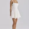 Biała sukienka mini Isla z koronką broderie anglaise Biała sukienka mini Isla z koronką broderie anglaise