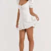 Biała sukienka mini z bufiastymi rękawami „Hameda” Biała sukienka mini z bufiastymi rękawami „Hameda”