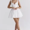 Brigitte Biała bawełniana mini sukienka z gorsetem w stylu broderie anglaise Brigitte Biała bawełniana mini sukienka z gorsetem w stylu broderie anglaise
