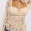 Cara Vintage Ivory – długi rękaw i koronkowy peplum na topie Cara Vintage Ivory – długi rękaw i koronkowy peplum na topie