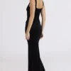 Czarna aksamitna sukienka maxi Yasmina o kroju klepsydry – edycja limitowana Czarna aksamitna sukienka maxi Yasmina o kroju klepsydry – edycja limitowana