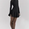 Czarna elastyczna sukienka mini z krepy z godetami „Francesca”