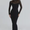 Czarna koronkowa sukienka maxi z długimi rękawami i gorsetem Shiloh Czarna koronkowa sukienka maxi z długimi rękawami i gorsetem Shiloh