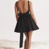 Czarna mini sukienka z kokardą Florianne Czarna mini sukienka z kokardą Florianne