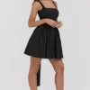 Czarna mini sukienka z kokardą Florianne Czarna mini sukienka z kokardą Florianne