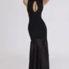 Czarna sukienka maxi Raphaella z wycięciem w kształcie klucza Czarna sukienka maxi Raphaella z wycięciem w kształcie klucza