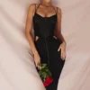 Czarna sukienka midi Maya z marszczeniami