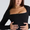Czarny top z długim rękawem w stylu gorsetu Czarny top z długim rękawem w stylu gorsetu