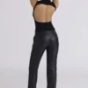 Czarny top z odkrytymi plecami Dina Czarny top z odkrytymi plecami Dina