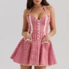 Czerwona bawełniana sukienka mini w kratkę z wiązaniem na szyi marki Heidi Czerwona bawełniana sukienka mini w kratkę z wiązaniem na szyi marki Heidi