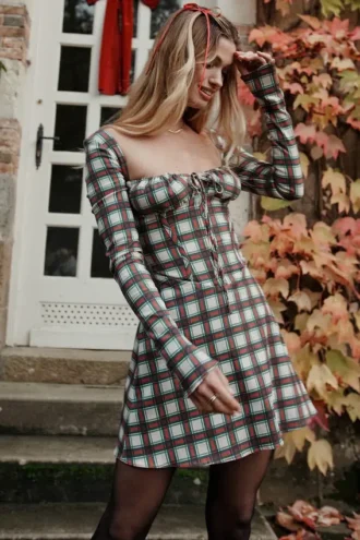 Czerwona mini sukienka z gorsetem w szkocką kratę „Malika” Czerwona mini sukienka z gorsetem w szkocką kratę „Malika”