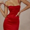 Czerwona satynowa sukienka maxi z gorsetem Shani Czerwona satynowa sukienka maxi z gorsetem Shani