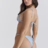 Dół bikini Toulouse w kolorze niebieskim z wzorem paisley i falbanami