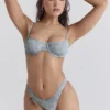Fioletowe figi bikini Capri z wysokim wycięciem w dolnej części Fioletowe figi bikini Capri z wysokim wycięciem w dolnej części