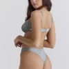 Fioletowe figi bikini Capri z wysokim wycięciem w dolnej części Fioletowe figi bikini Capri z wysokim wycięciem w dolnej części