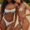 Dół bikini Toulouse w kolorze niebieskim z wzorem paisley i falbanami