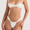 Góra bikini Cassis w kolorze kości słoniowej z marszczeniami Góra bikini Cassis w kolorze kości słoniowej z marszczeniami