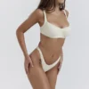 Bikini Capri Vanilla z wysokim wycięciem w dolnej części Bikini Capri Vanilla z wysokim wycięciem w dolnej części