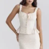 Jean Vintage Kremowa bawełniana bluzka z falbaną w stylu broderie anglaise Jean Vintage Kremowa bawełniana bluzka z falbaną w stylu broderie anglaise