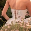 Kristiana – mini sukienka z bawełny w kolorze kości słoniowej z gorsetem bez ramiączek Kristiana – mini sukienka z bawełny w kolorze kości słoniowej z gorsetem bez ramiączek
