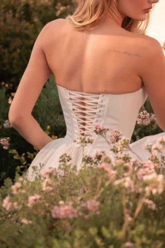 Kristiana – mini sukienka z bawełny w kolorze kości słoniowej z gorsetem bez ramiączek