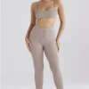 Legginsy z dzianiny prążkowanej Mitzi w kolorze taupe Legginsy z dzianiny prążkowanej Mitzi w kolorze taupe