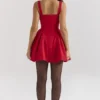 Mini sukienka Bunny Holly Red z krepy Mini sukienka Bunny Holly Red z krepy