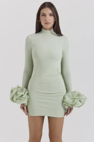 Mini sukienka Camilla Pistachio z falbanowymi mankietami Mini sukienka Camilla Pistachio z falbanowymi mankietami