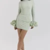 Mini sukienka Camilla Pistachio z falbanowymi mankietami
