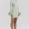 Mini sukienka Camilla Pistachio z falbanowymi mankietami