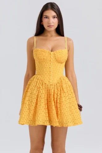 Mini sukienka Carolina z koronkowym gorsetem w kolorze morelowym Mini sukienka Carolina z koronkowym gorsetem w kolorze morelowym