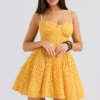 Mini sukienka Carolina z koronkowym gorsetem w kolorze morelowym Mini sukienka Carolina z koronkowym gorsetem w kolorze morelowym