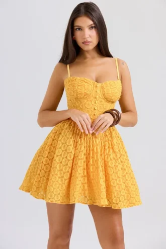Mini sukienka Carolina z koronkowym gorsetem w kolorze morelowym Mini sukienka Carolina z koronkowym gorsetem w kolorze morelowym