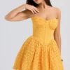 Mini sukienka Carolina z koronkowym gorsetem w kolorze morelowym Mini sukienka Carolina z koronkowym gorsetem w kolorze morelowym