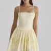Mini sukienka Chloe Lemon z bawełny z koronką broderie anglaise