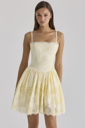 Mini sukienka Chloe Lemon z bawełny z koronką broderie anglaise Mini sukienka Chloe Lemon z bawełny z koronką broderie anglaise