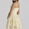 Mini sukienka Chloe Lemon z bawełny z koronką broderie anglaise
