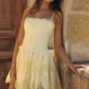 Mini sukienka Chloe Lemon z bawełny z koronką broderie anglaise
