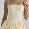 Mini sukienka Chloe Lemon z bawełny z koronką broderie anglaise